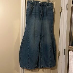 WE THE FREE BELL BOTTOM FLARE LEG JEANS NWT SIZE 31 WAIST